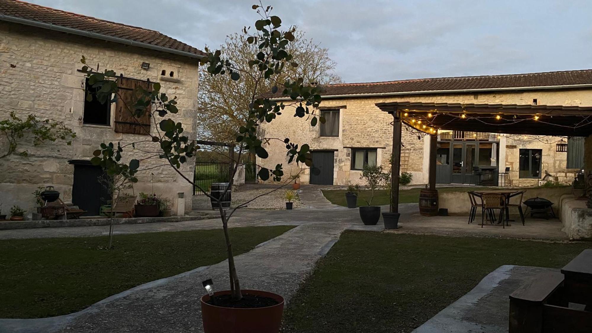 Metairie Des Gacheries Champagne-et-Fontaine Exteriér fotografie